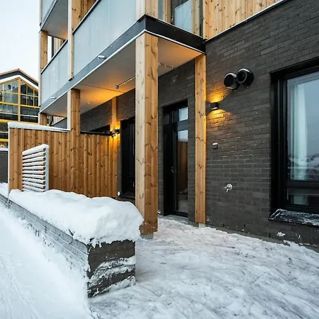 Ski-in Ski-out Luxury Corner Apartment, 2 Lift Tickets *