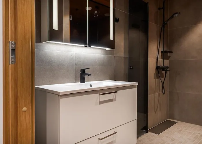 Ski-in Ski-out Luxury Corner Apartment, 2 Lift Tickets *