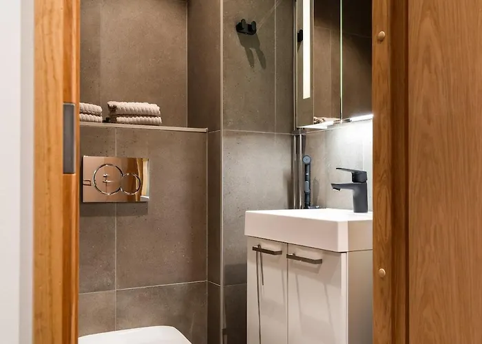 Ski-in Ski-out Luxury Corner Apartment, 2 Lift Tickets